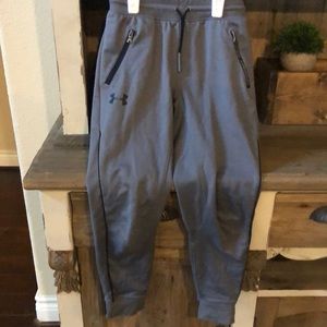 Boys Under Armour Pants. Zipper pockets. Gently Used.